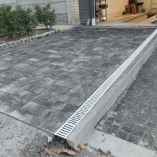 Лоток водоотводный пластиковый Easy 2 DN100 H70 с решеткой стальной оцинкованной щелевой А15